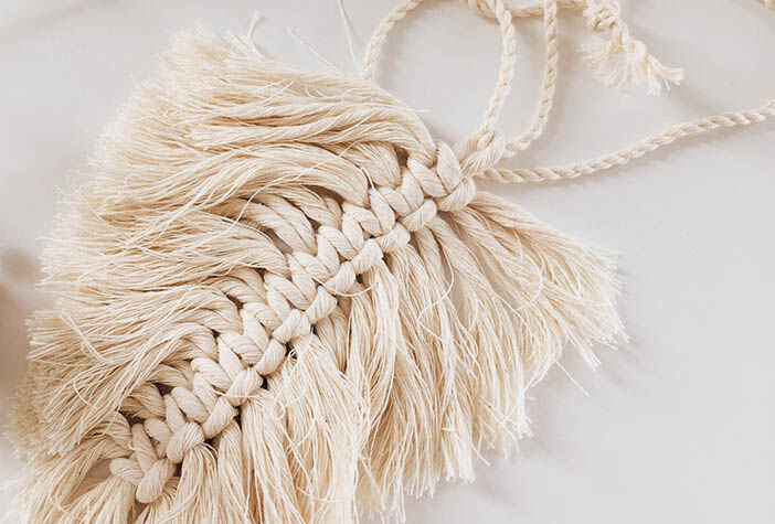 Macramé feather