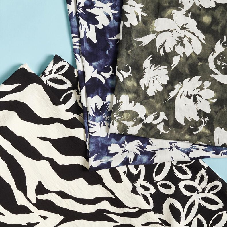 viscose fabric watercolor wild roses – navy blue/offwhite,  image number 5