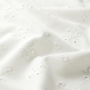 Broderie Anglaise flowers with leaves – white, 